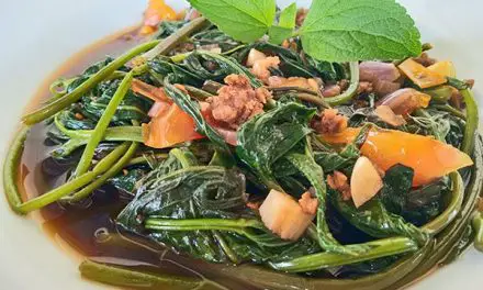 Ginisang Kangkong (Stir-Fried Water Spinach with Ground Pork)