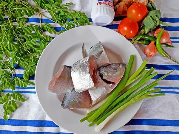 Tinolang Isda with Malungay (Fish Ginger Soup with Moringa Leaves), Mom Food Blog