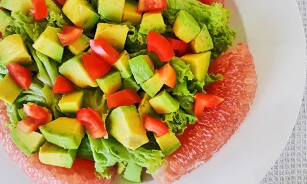 Pomelo and Avocado Salad with Lettuce