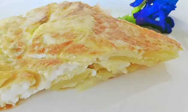 Tortilla de Patatas (Spanish Omelet)