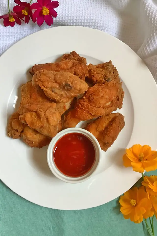 Fried chicken in a white plate, Mom Food Blog